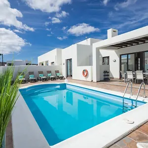 https://villa-nayra.in-canary-islands.com